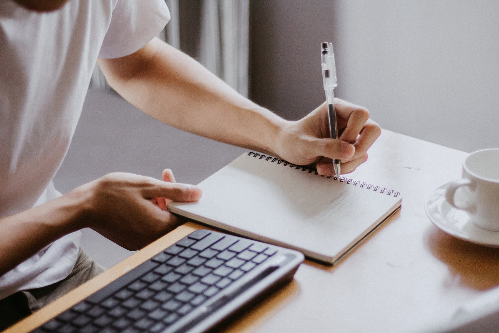 A virtual assistant taking notes