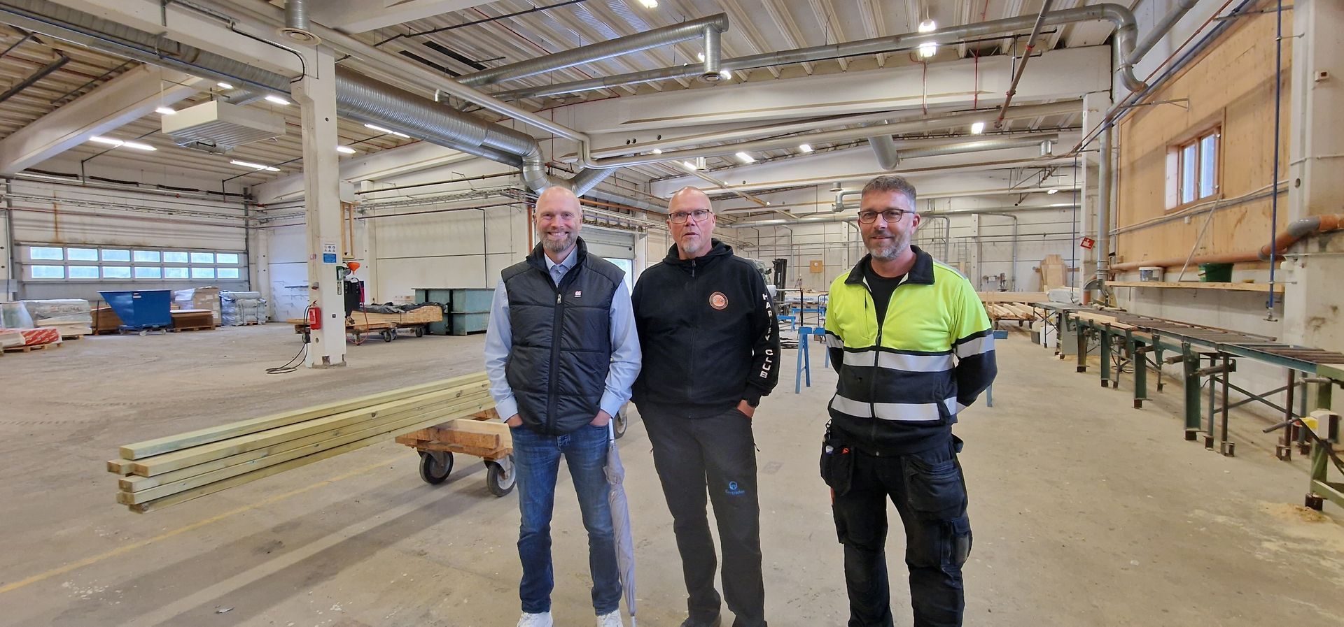 Úlfar í heimsókn í verksmiðjunni hjá Jörnträhus í Svíþjóð