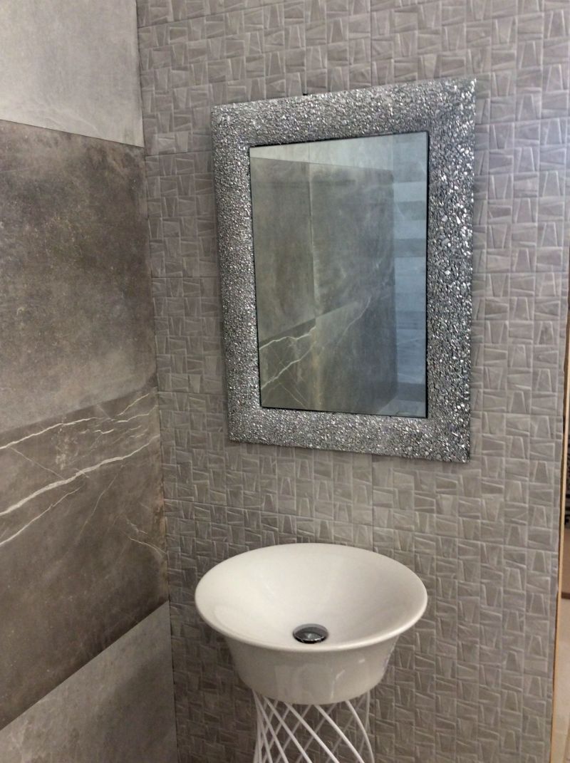 Rivestimento con effetto pietra per il bagno