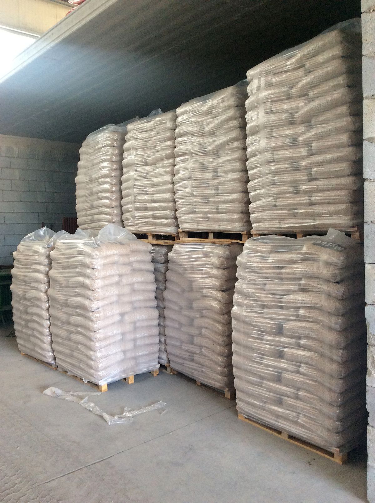 Grandi quantità di materiali da costruzione