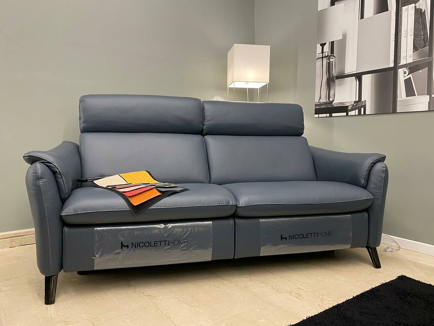 divano di pelle sintetica