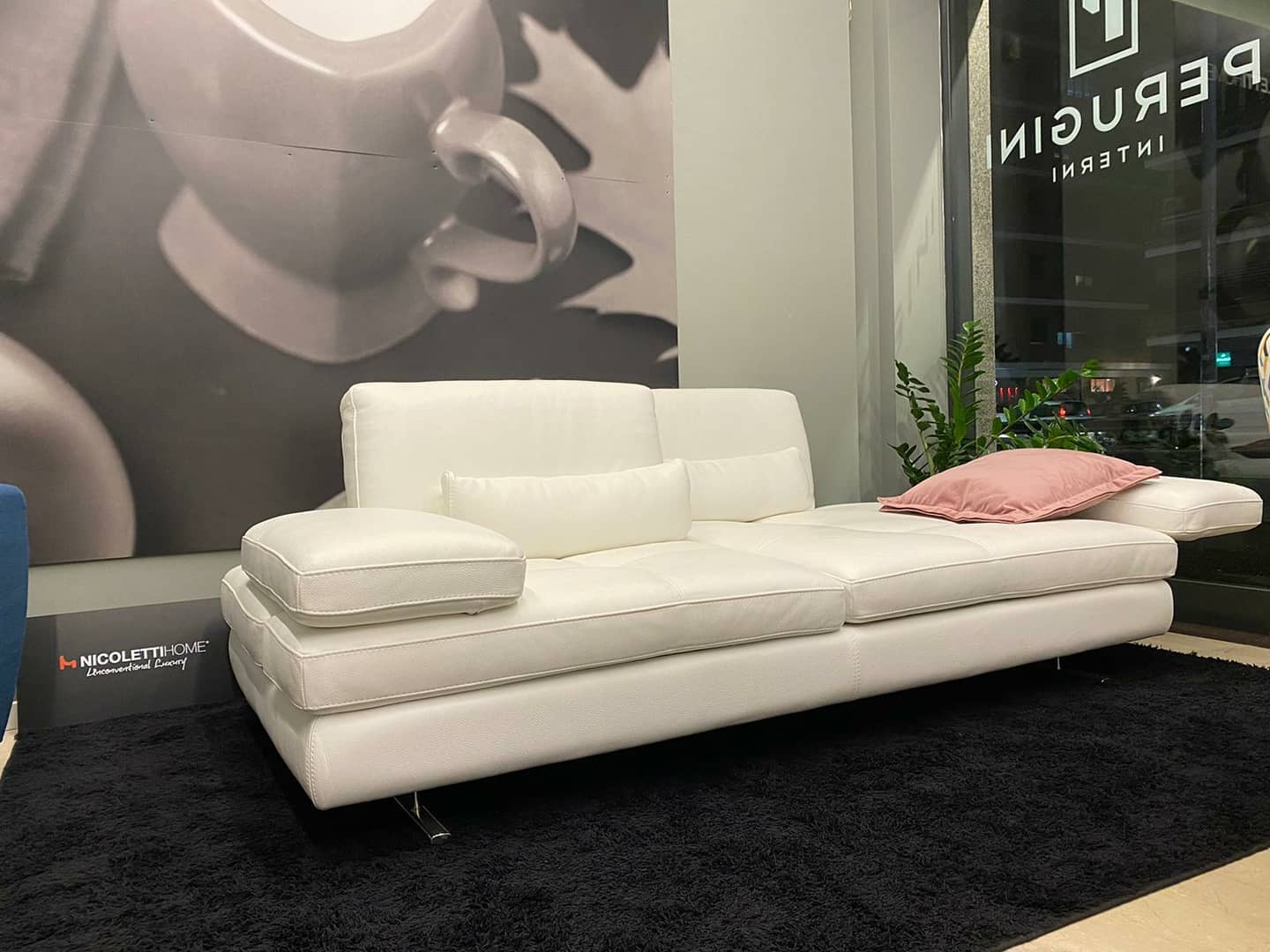 divano con bracciolo ribaltabile