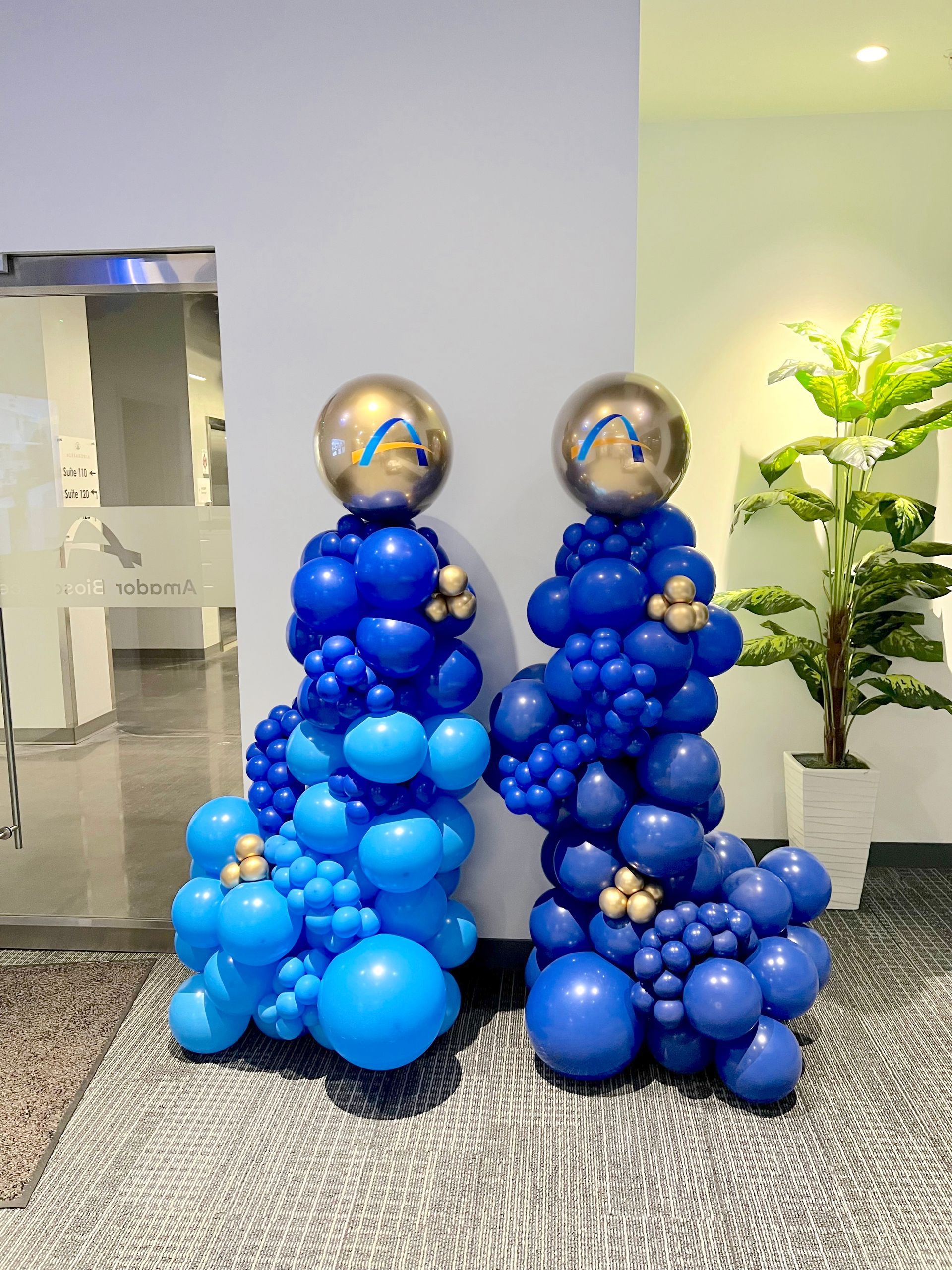 Two columns made of blue balloons are sitting next to each other in a room.