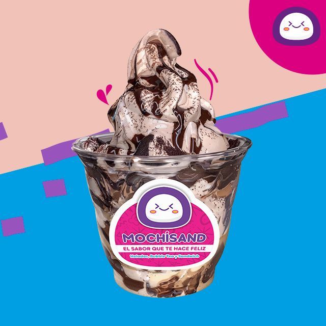 Un sándwich con carne y verduras en una mesa de madera.