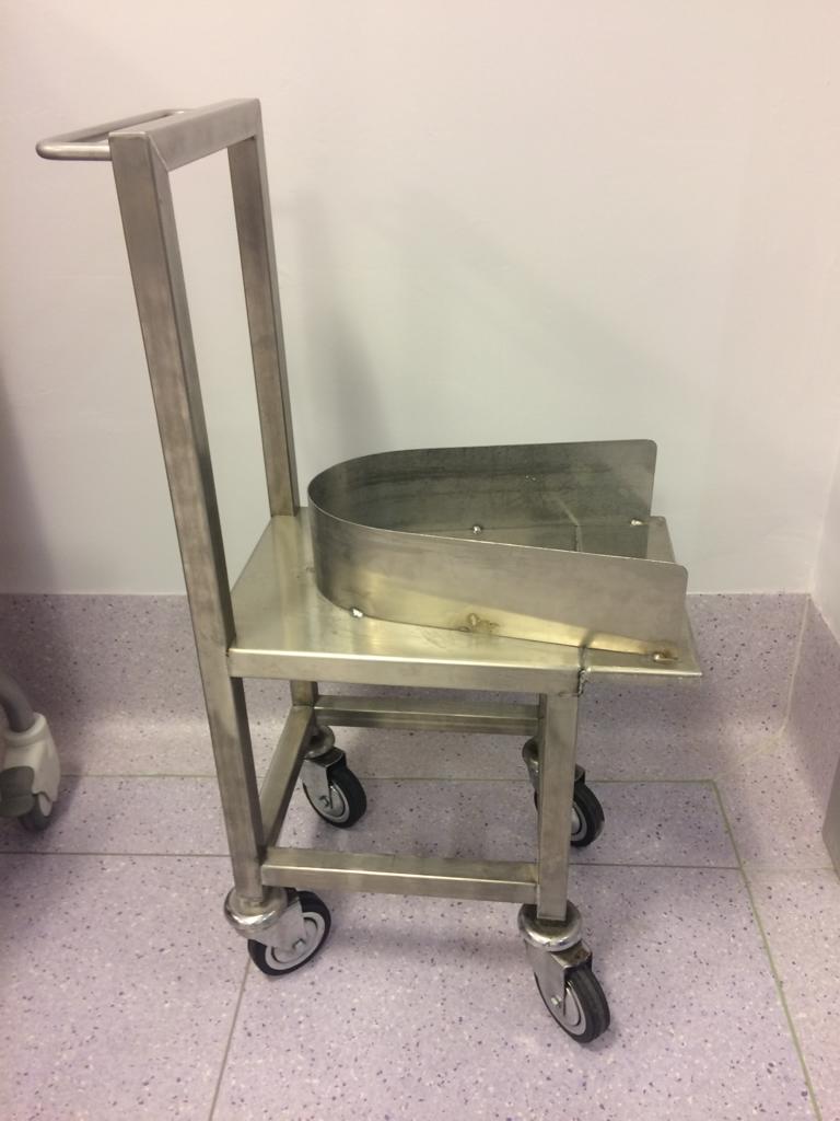 Carrello in acciaio inox per contenitori piombati