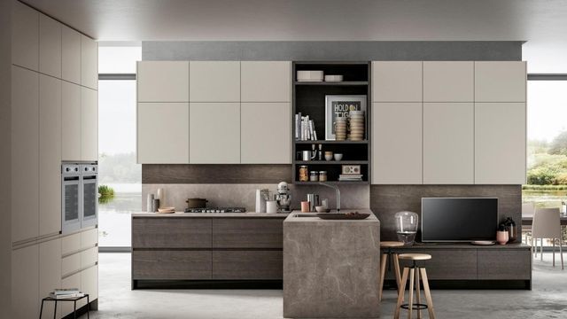 Cucina con pensili chiari