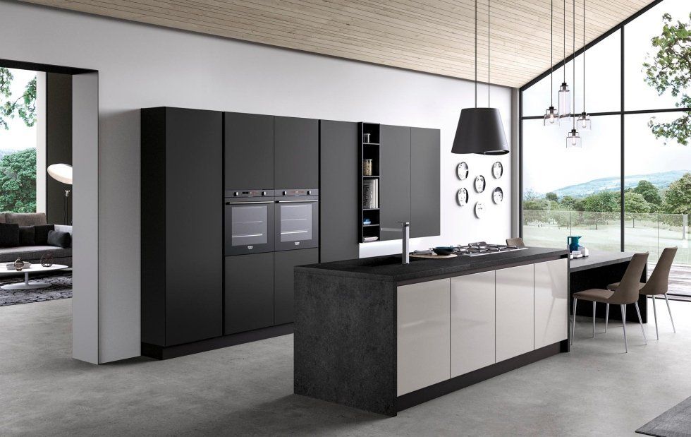Cucina con mobili neri