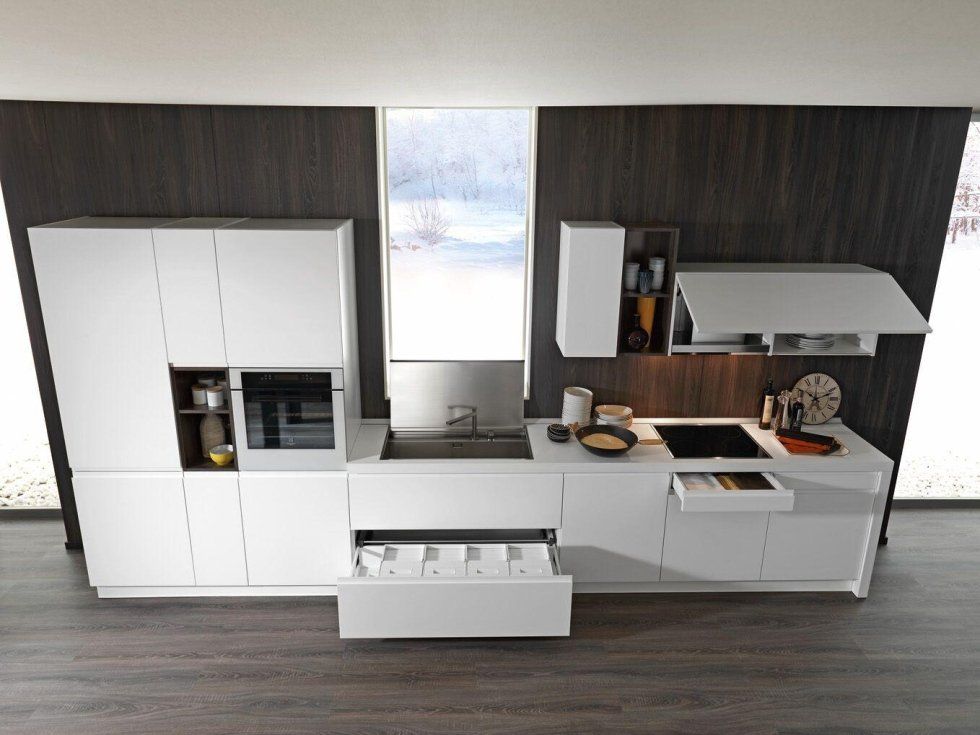 Cucina con cassetti aperti