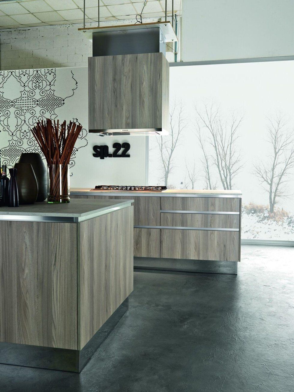 Cucina classica con mobili in legno