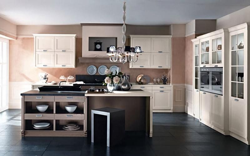 Cucina classica con mobili in legno