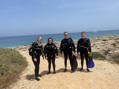 Will and the team were great hosts, offering us a wide variety of diving opportunities both locally and further out. During our trip we managed to tick off: shore dives, cave dives, night dives, wreck dives, dives off boats! @rogerdD7547ST