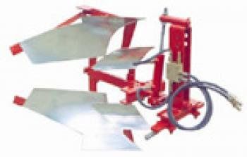 Reversible plow 180¯ hydraulic tilting_adjustable