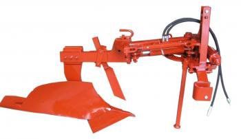 Displacement mounted plows for tractors from 18 to 90 HP
