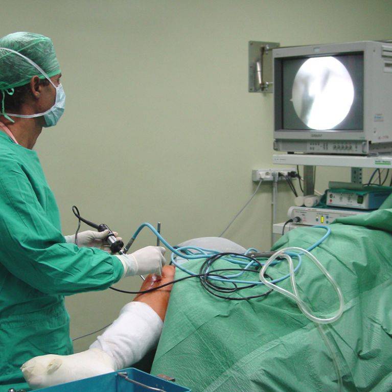 inserimento protesi ginocchio