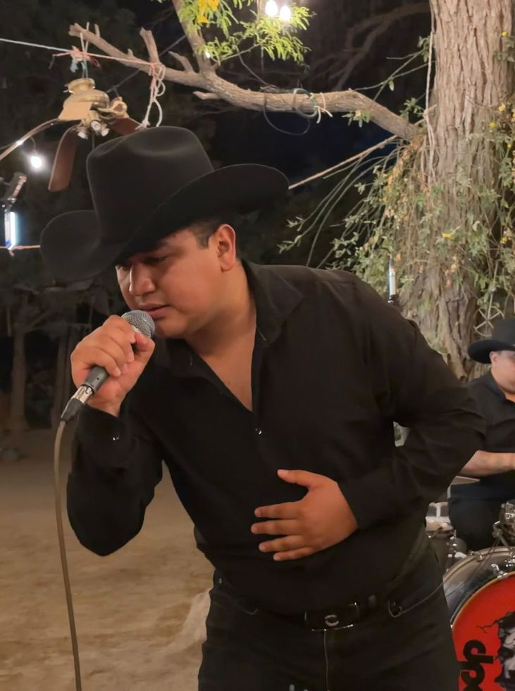 Ángel Neri, grupo norteño banda en sesión promocional