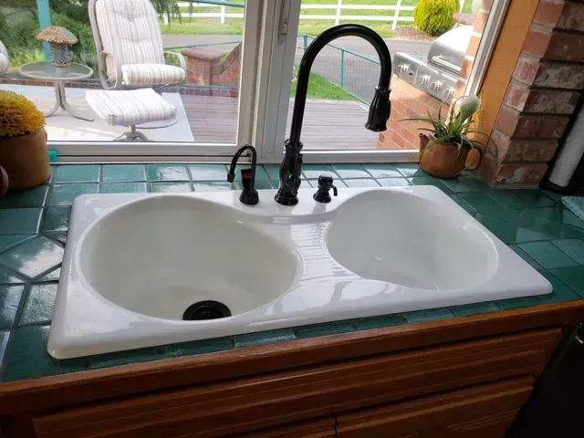 White Sinks - Seattle, WA - Premier Resurfacing Services LLC