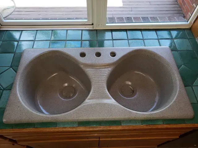 Brown Sinks - Seattle, WA - Premier Resurfacing Services LLC