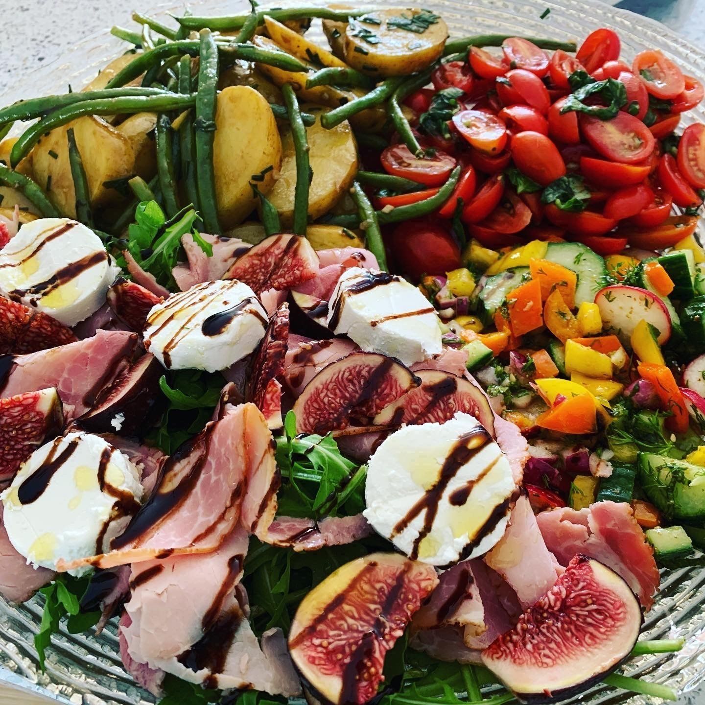 Figs, goats cheese and ham salad