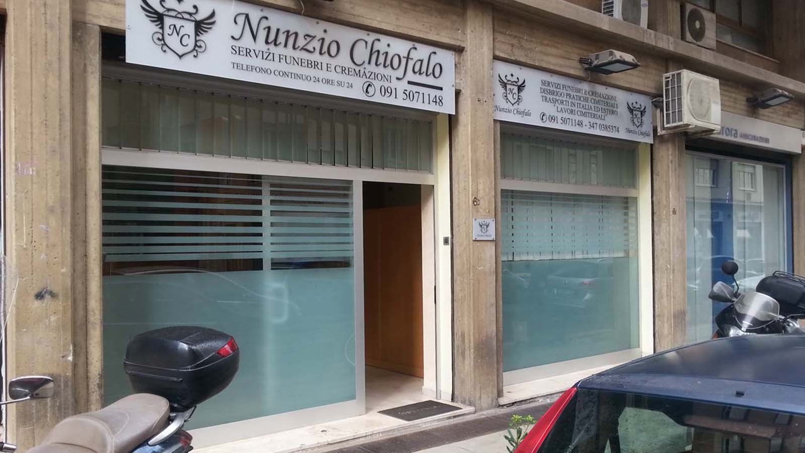 Onoranze funebri, esterno