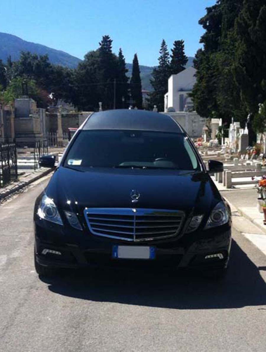 Carro funebre nero