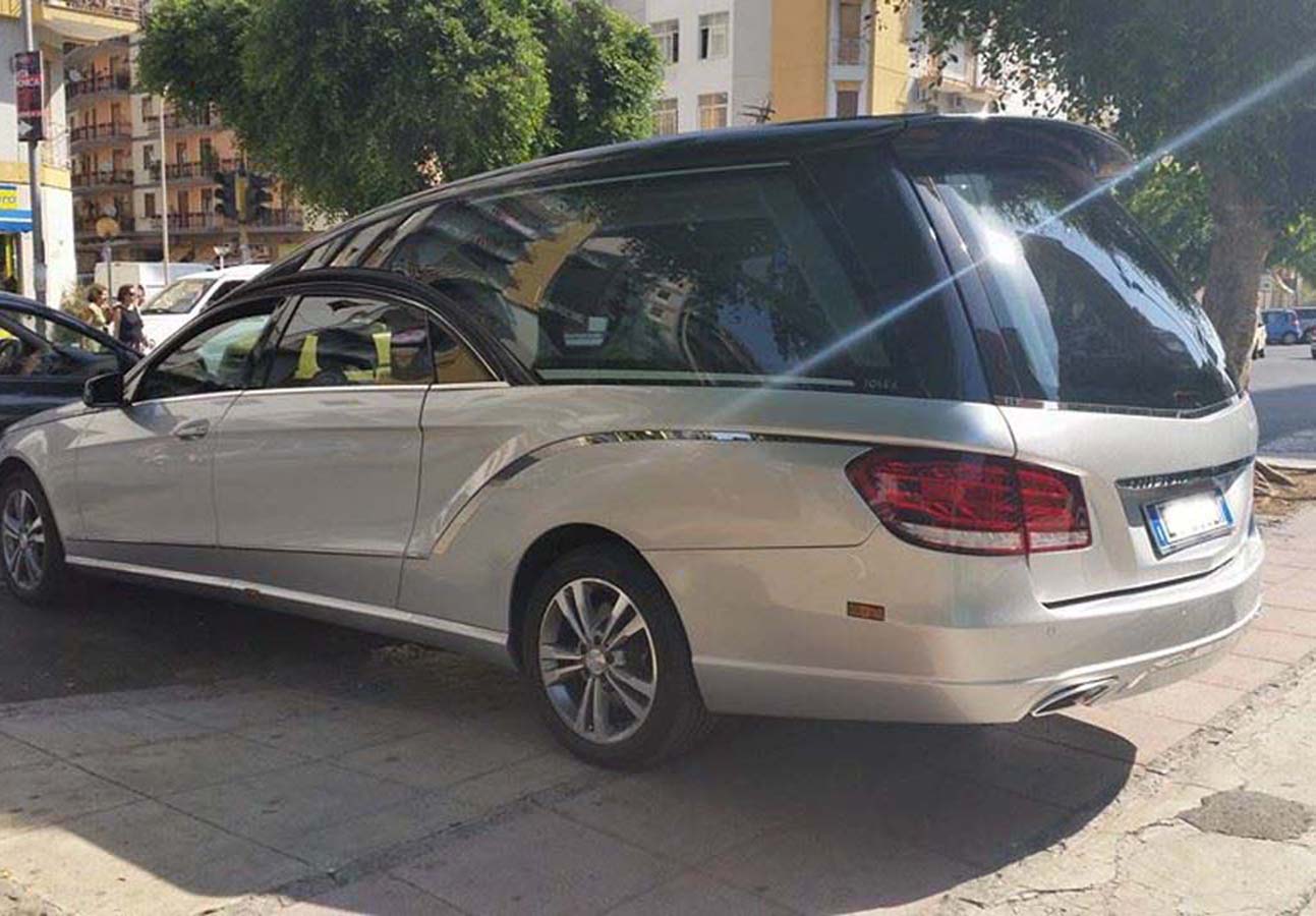 Auto funebre