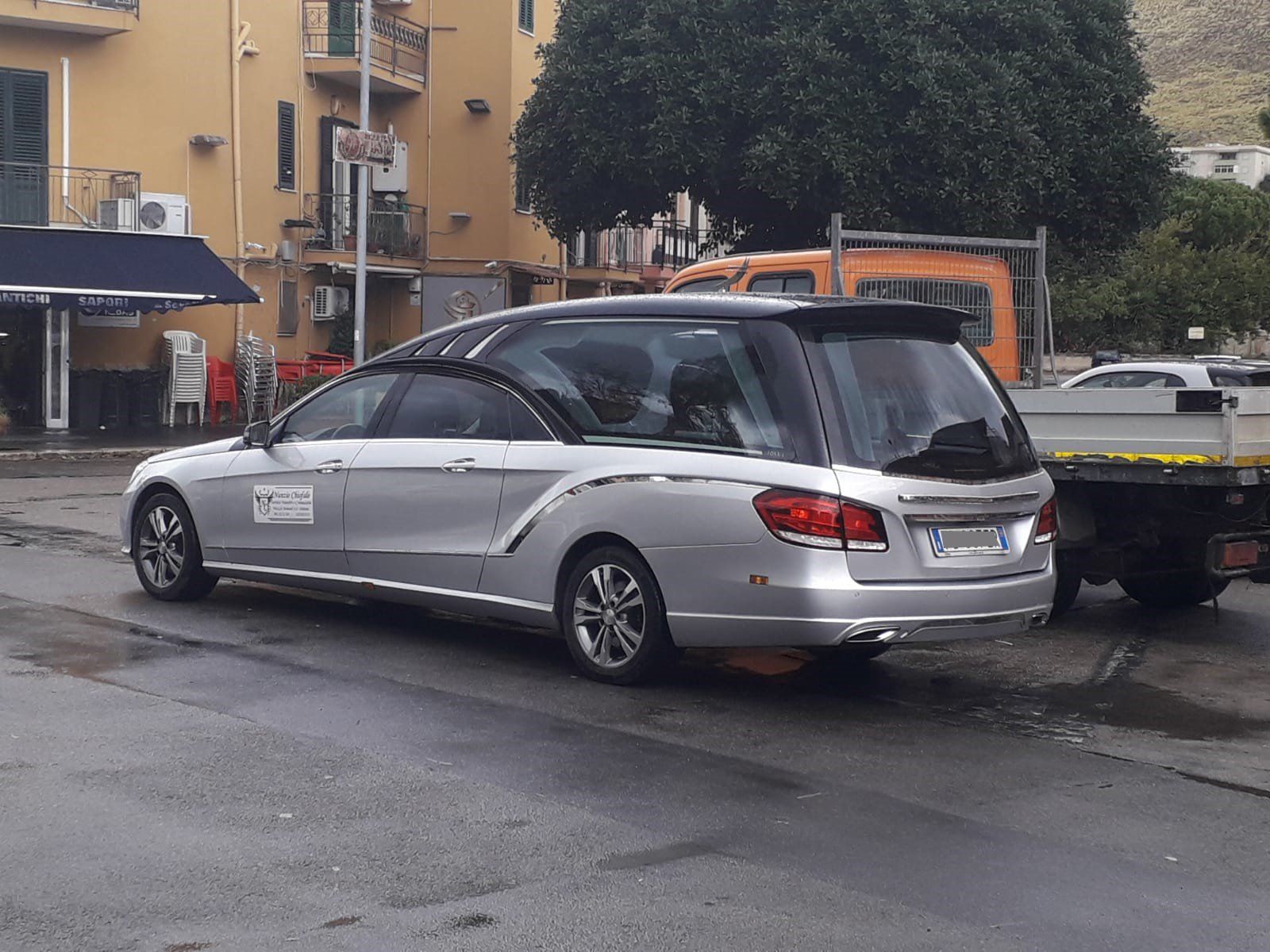 Carro funebre Mercedes 4