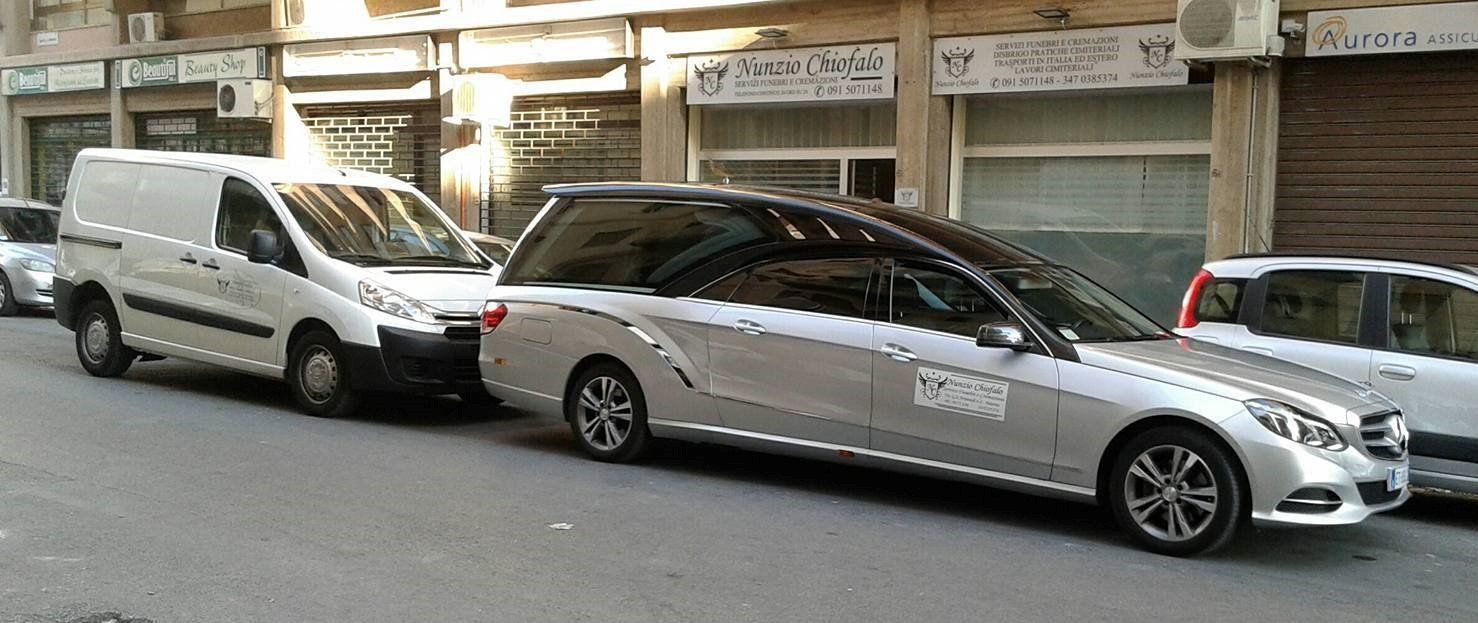 Carro funebre Mercedes 2