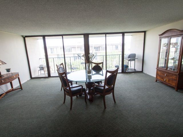 Americana Apartments