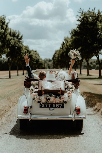 Common Pitfalls to Avoid When Hiring a Wedding Car
