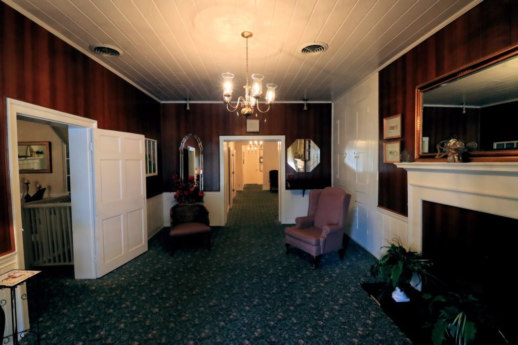 Foyer in Foster-Toler-Curry Funeral Home