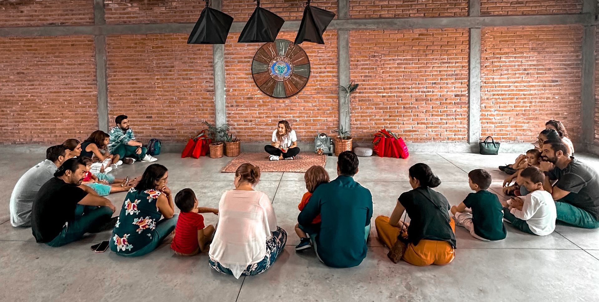 En el tallar mi semáforo, se enseña a conectar con su cuerpo, a prevenir, detectar, detener y comunicar un abuso sexual