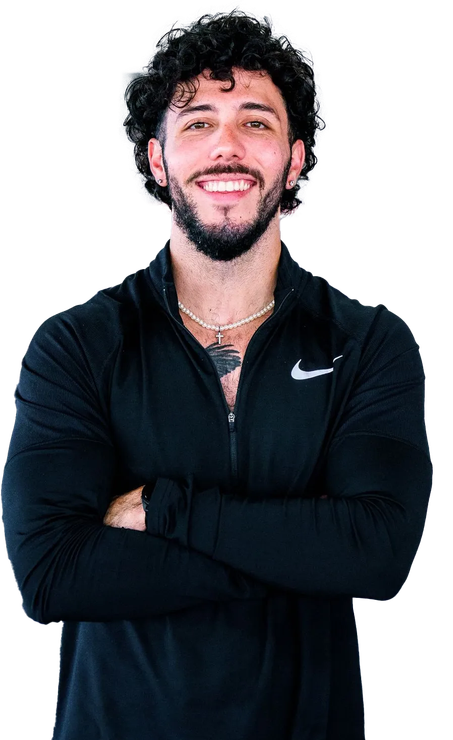 Man with dark curly hair smiles, arms crossed, wearing a black zip-up with Nike logo. Diego Ramirez, La Sesión