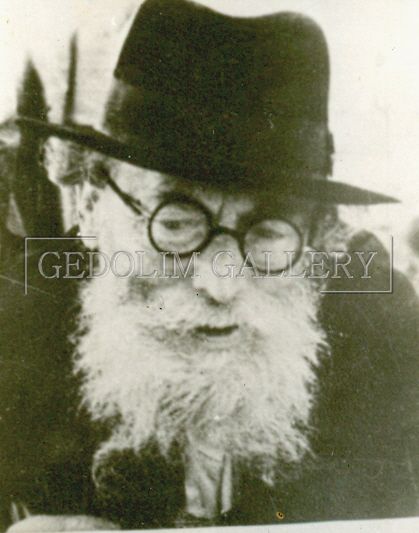 A man with a beard wearing a hat and glasses