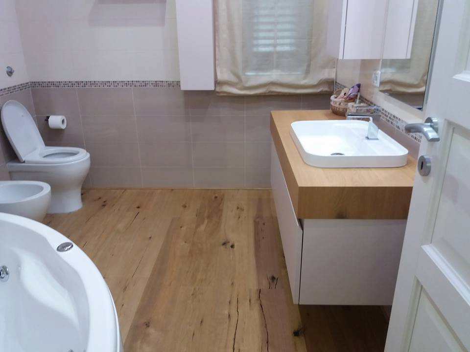 parquet in legno per bagno