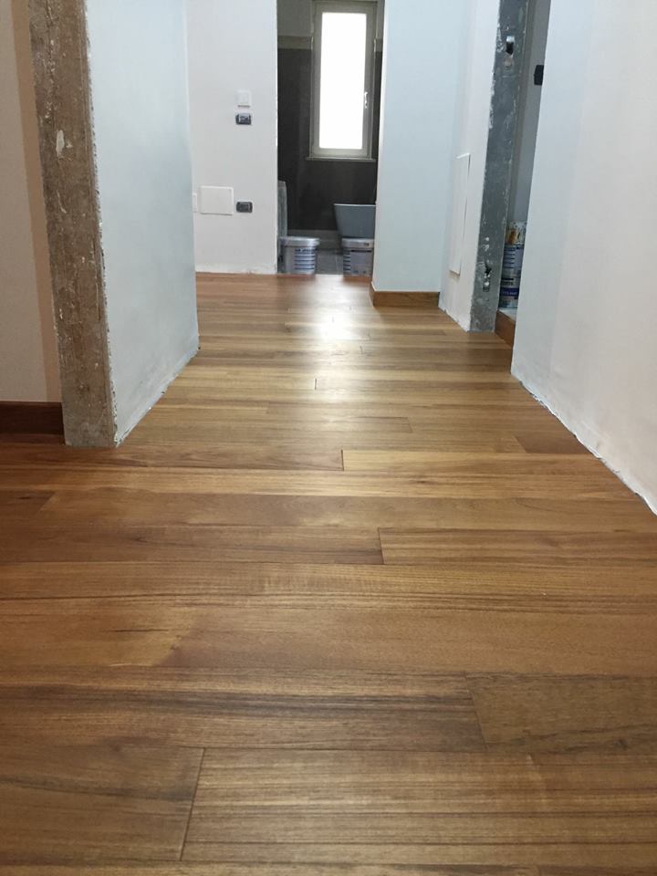 pavimento in legno corridoio