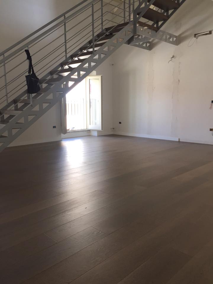 parquet in legno scuro