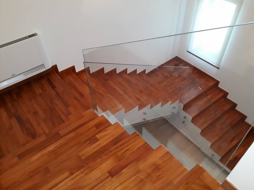 prospettiva dall'alto scala in legno