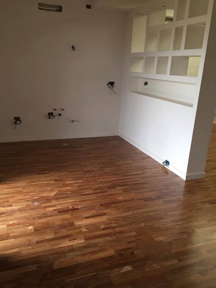 pavimento in legno levigato