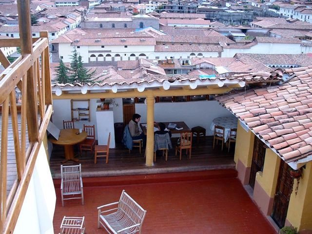 Pausenhof der Schule in Cuzco, Schulfoto