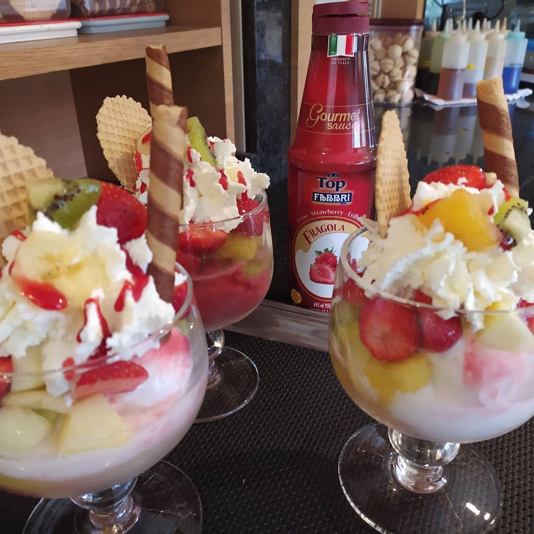 coppe gelato con frutta