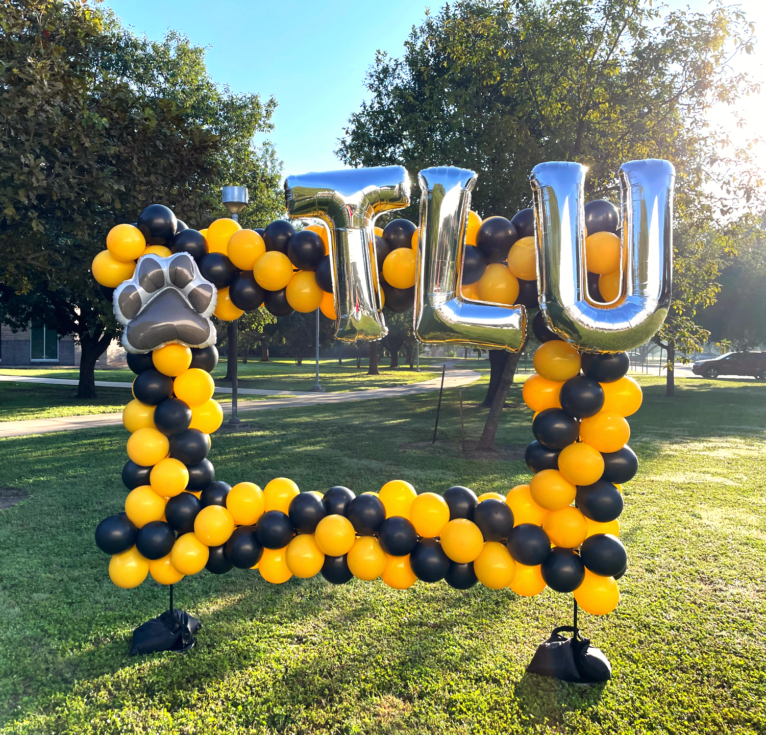 A yellow and black balloon frame with the letters 