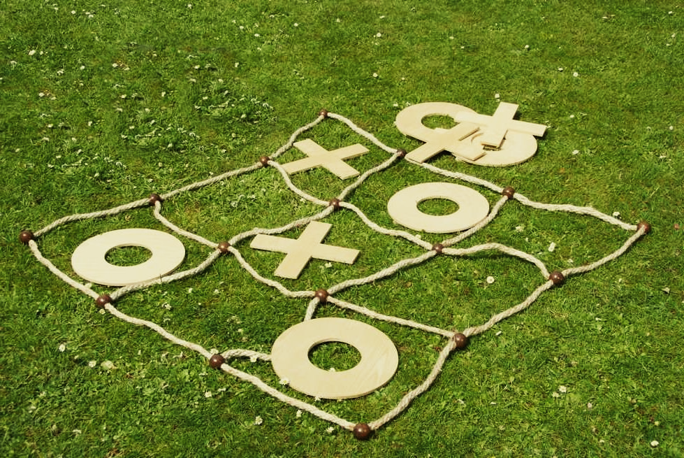 Giant Noughts and Crosses Game