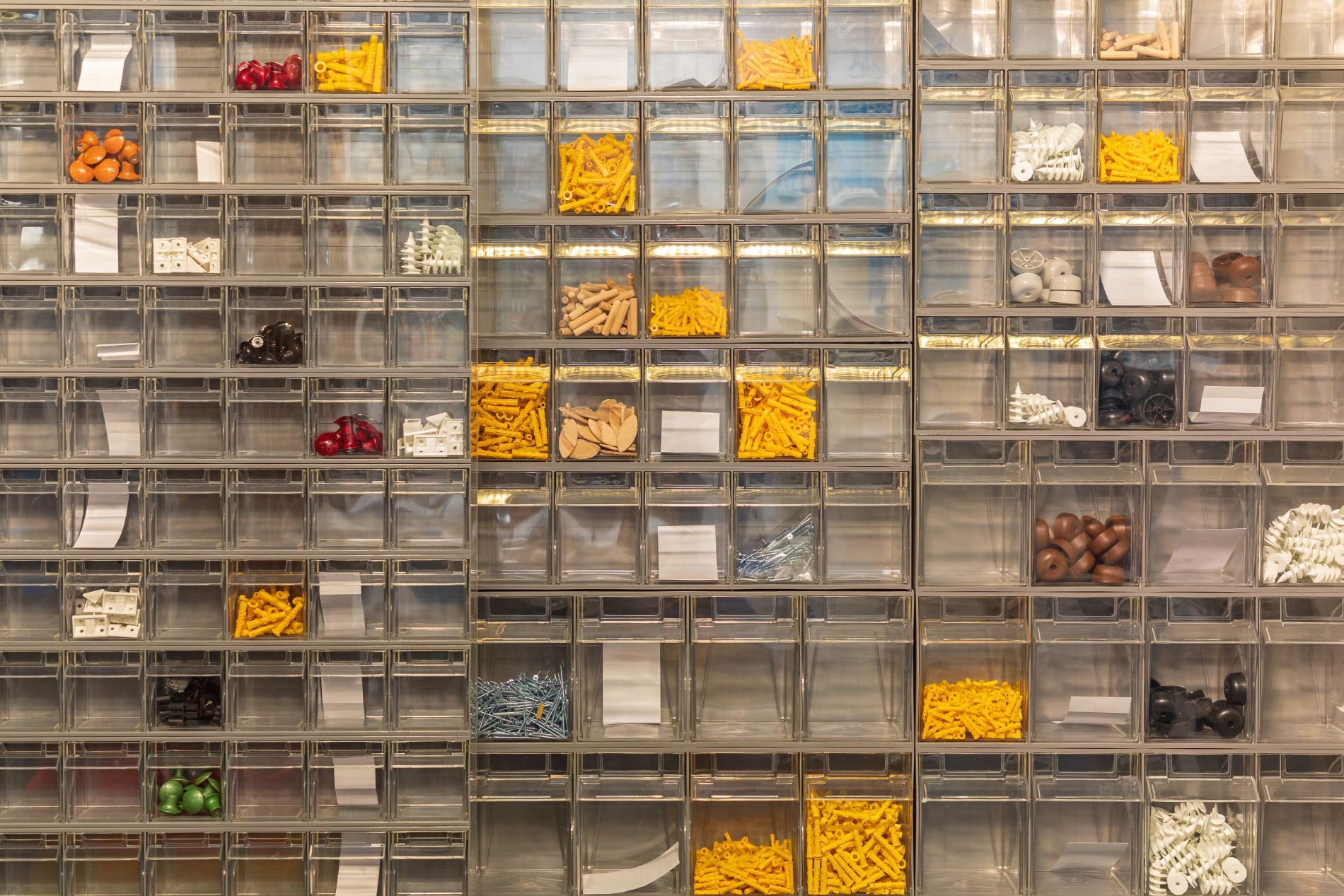 ricambi in magazzino