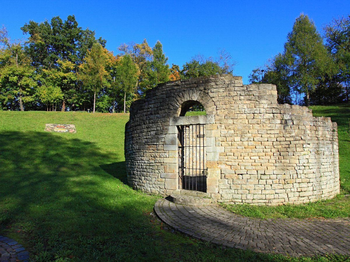 Blick auf die Ruinen der Wiprechtsburg in Groitzsch