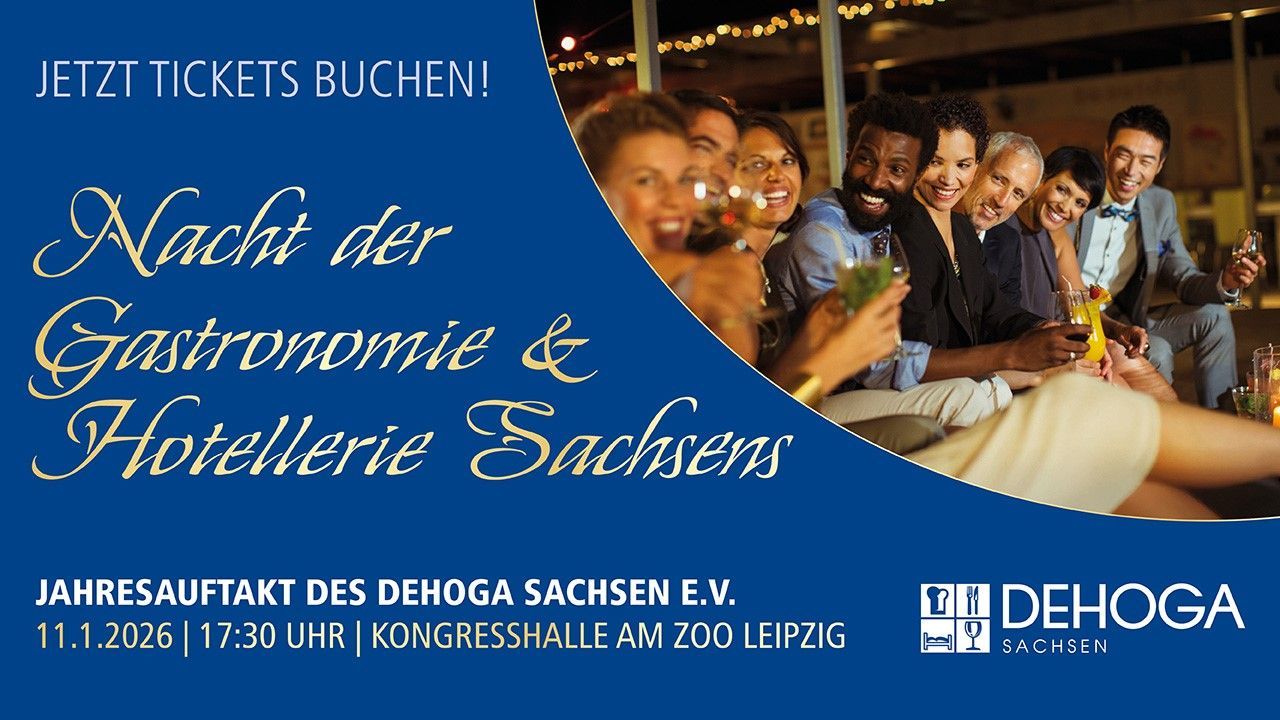 Fröhliche Menschen sitzen zusammen und genießen die Gastronomie