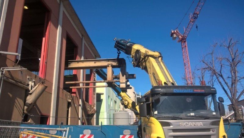 processo di raccolta rifiuti in ferro