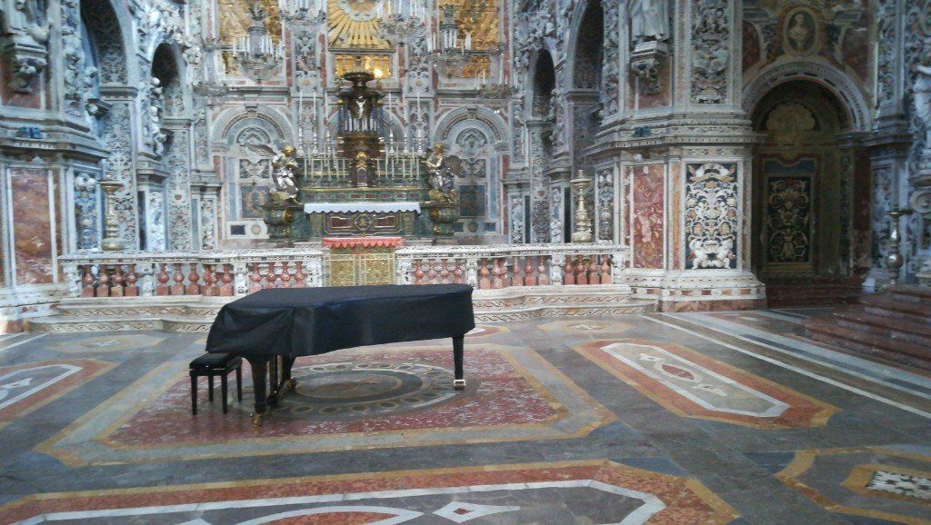 trasporto pianoforte in chiesa