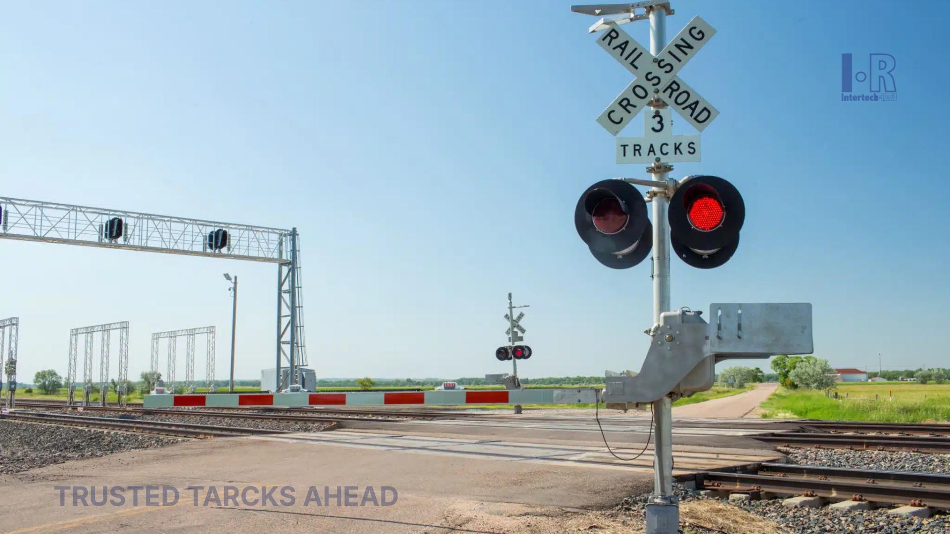A railroad crossing sign with a red light on it