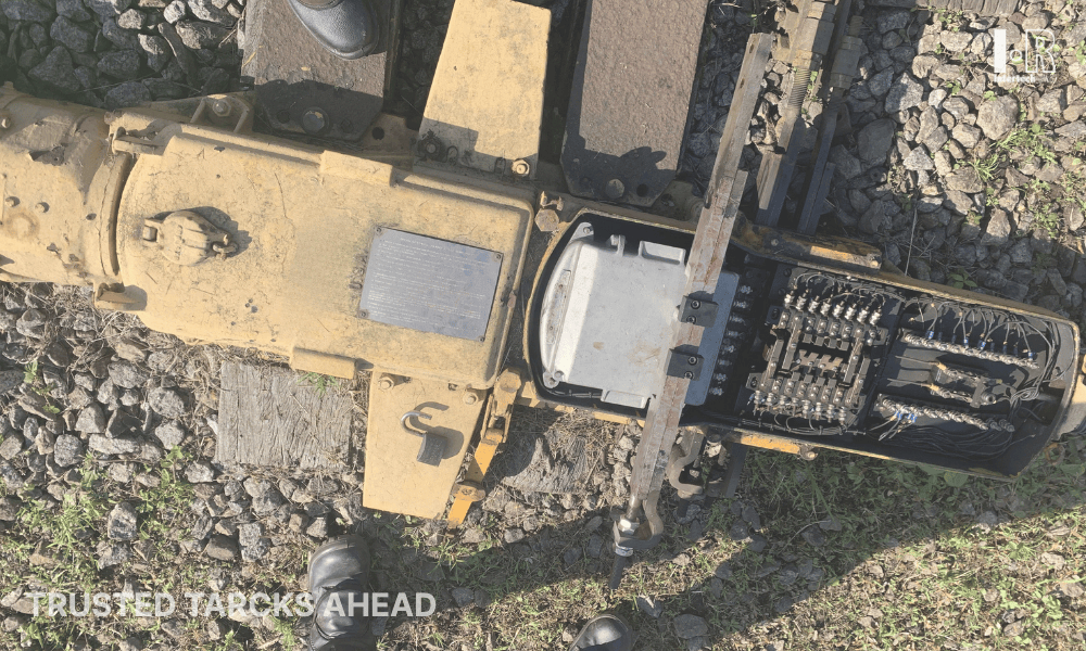 Railway switch machine and turnout system in field maintenance operation