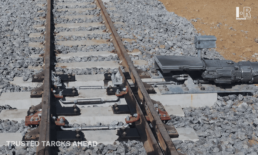 Trackside railway equipment collecting condition monitoring data for early warning maintenance
